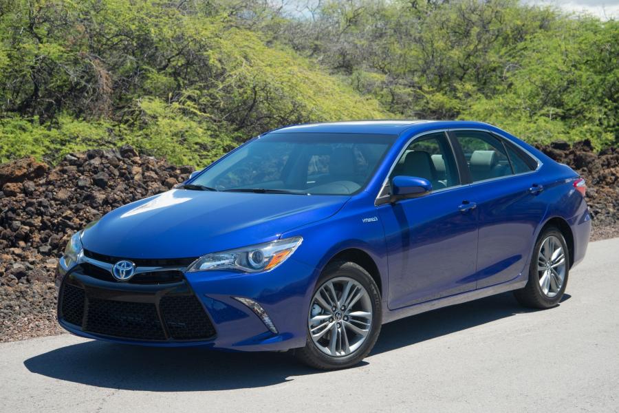  Toyota Camry Hybrid 2015 года  (US) (фото 7 из 28)